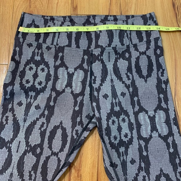 THE UPSIDE Pattern 3/4 Crop Leggings - Picture 11 of 13